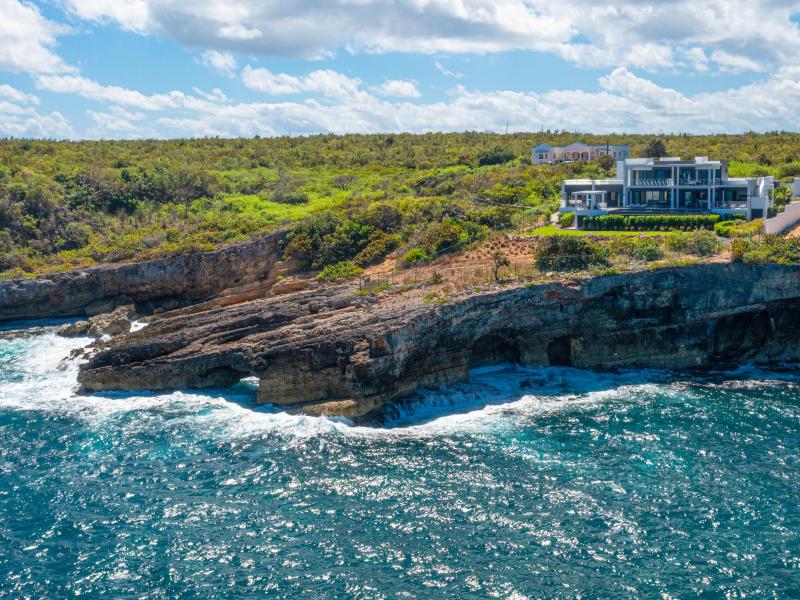 Le Rêve Bleu , Little Bay  