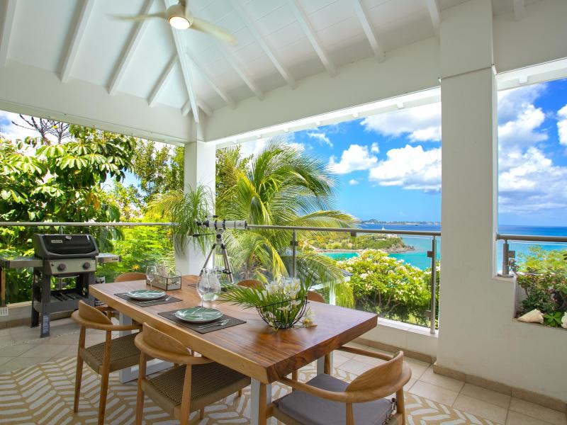 Blue Sailing , Happy Bay  