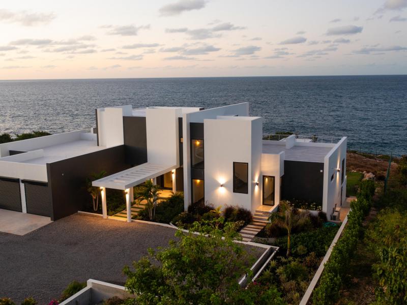 Le Rêve Bleu , Little Bay  