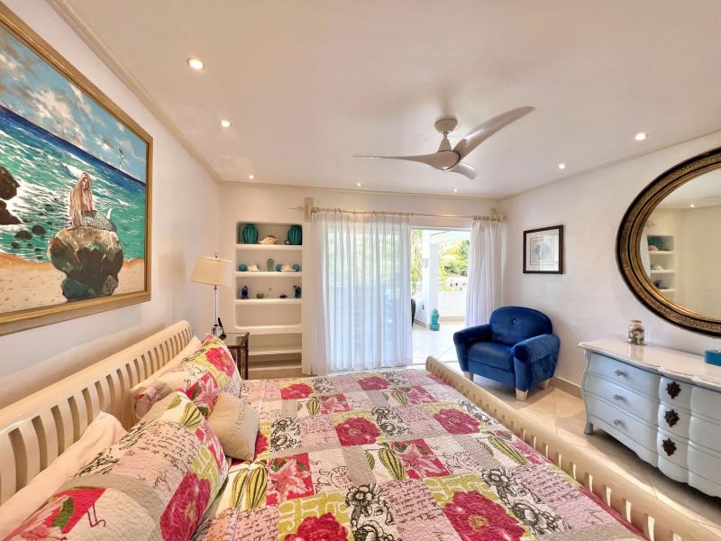 Glitter Bay 209 , St James  