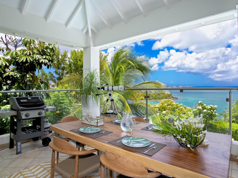 Blue Sailing , Happy Bay  