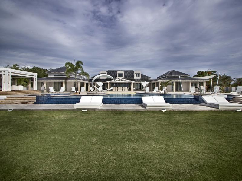 C'est La Vie, Terres Basses , Terres Basses  