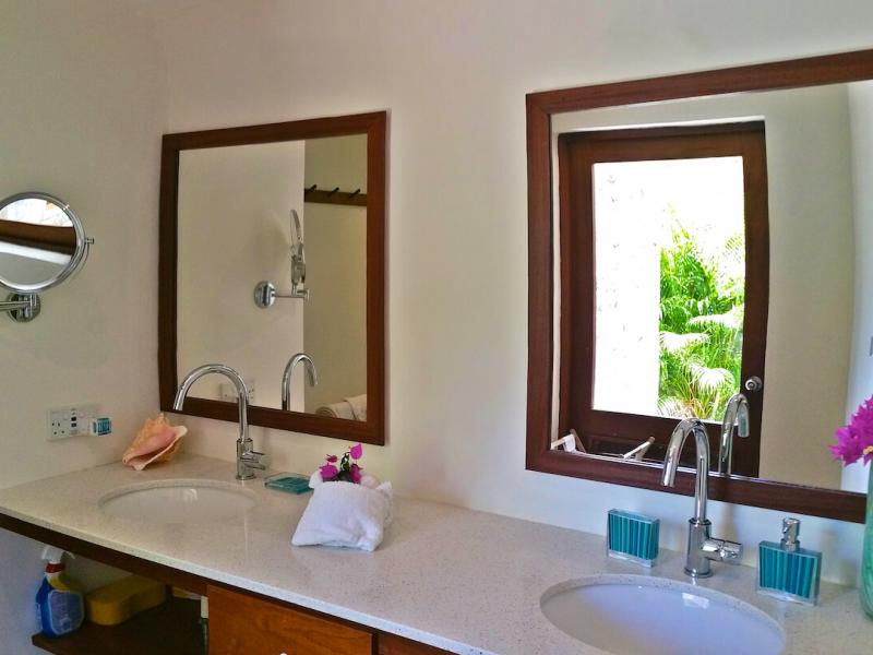 Crescent Bay Villa , Crescent Beach  