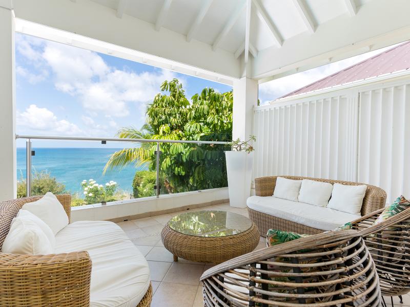 Blue Sailing , Happy Bay  