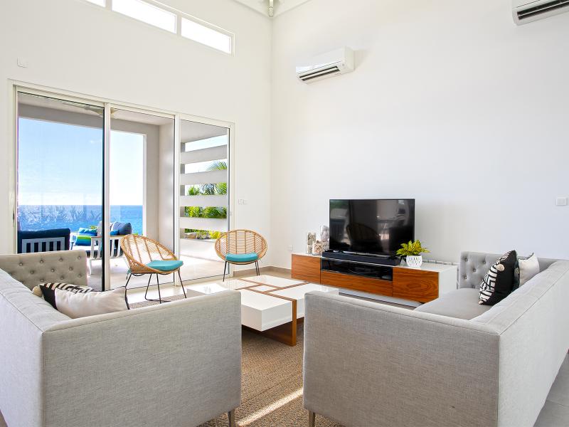 Aqua , Pelican Key St Maarten  