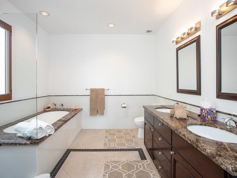 Sea Breeze , Cupecoy  