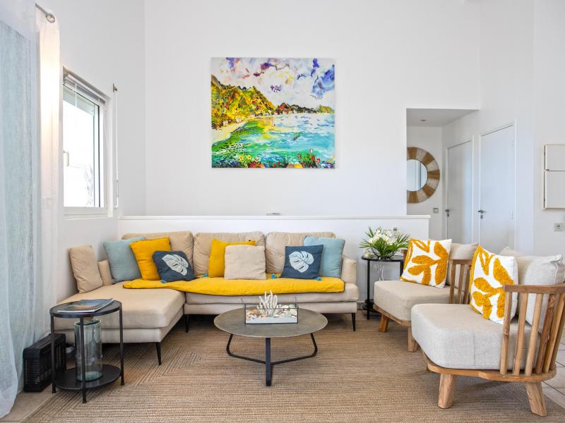 Blue Sailing , Happy Bay  