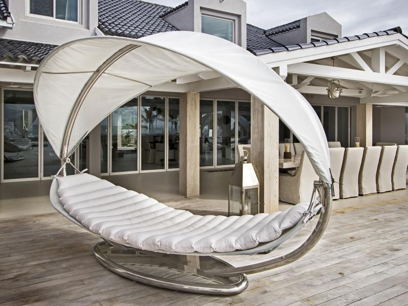 C'est La Vie, Terres Basses , Terres Basses  