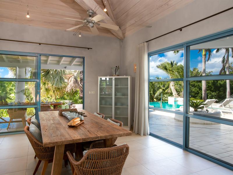 Les Palmiers Bleus , Terres Basses  