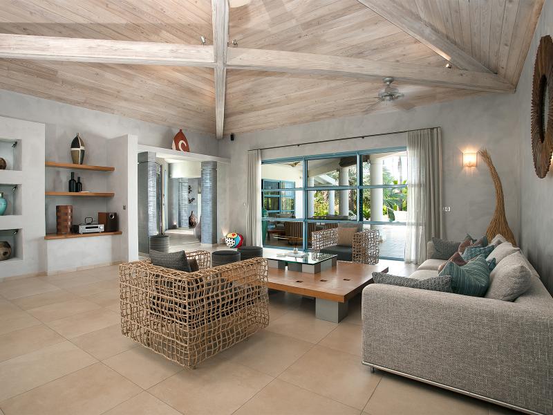 Les Palmiers Bleus , Terres Basses  