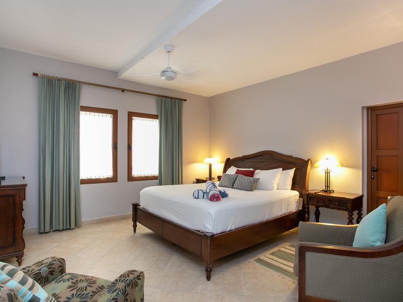 Sea Breeze , Cupecoy  