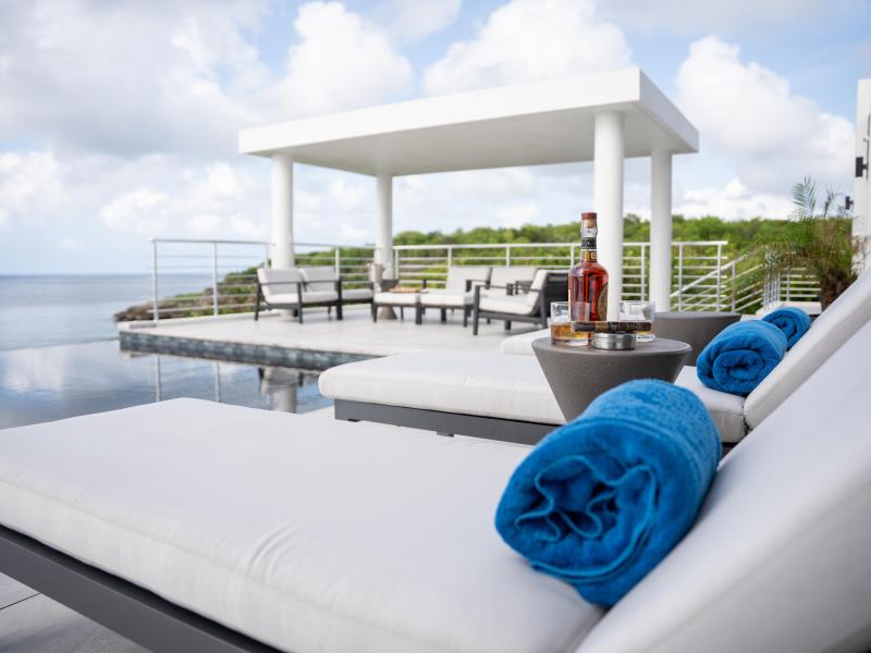 Le Rêve Bleu , Little Bay  