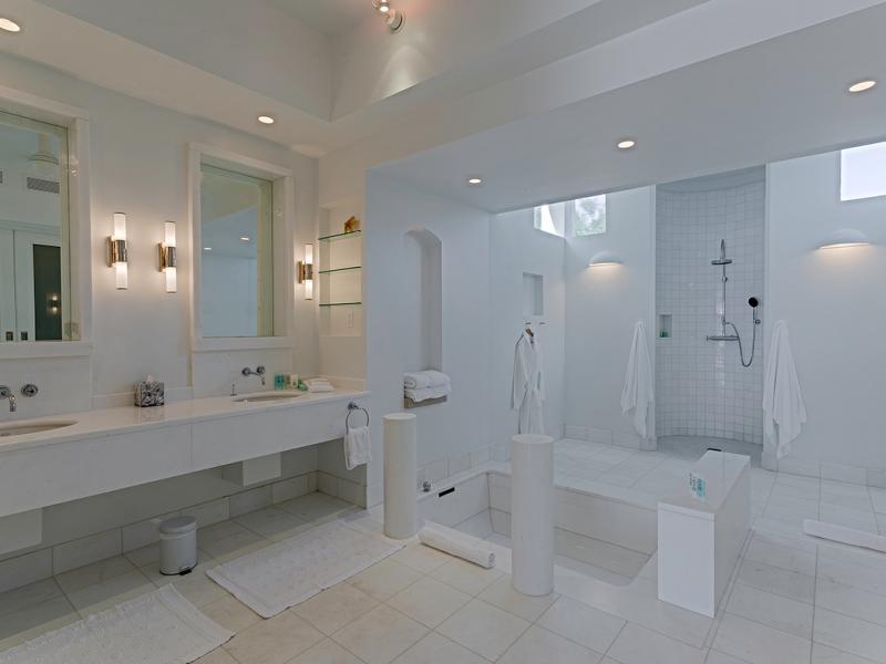 Villa Arushi , West End  