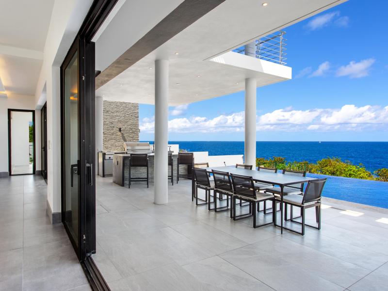 Le Rêve Bleu , Little Bay  