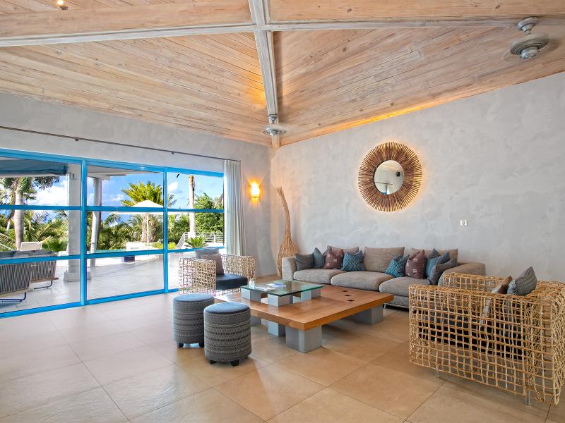 Les Palmiers Bleus , Terres Basses  