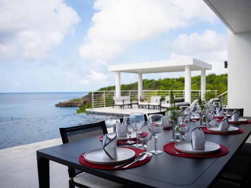 Le Rêve Bleu , Little Bay  