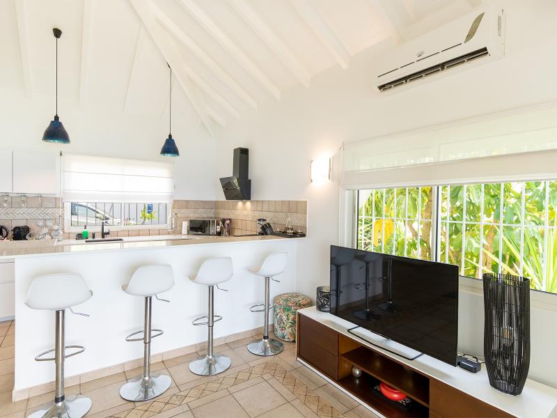 Blue Sailing , Happy Bay  