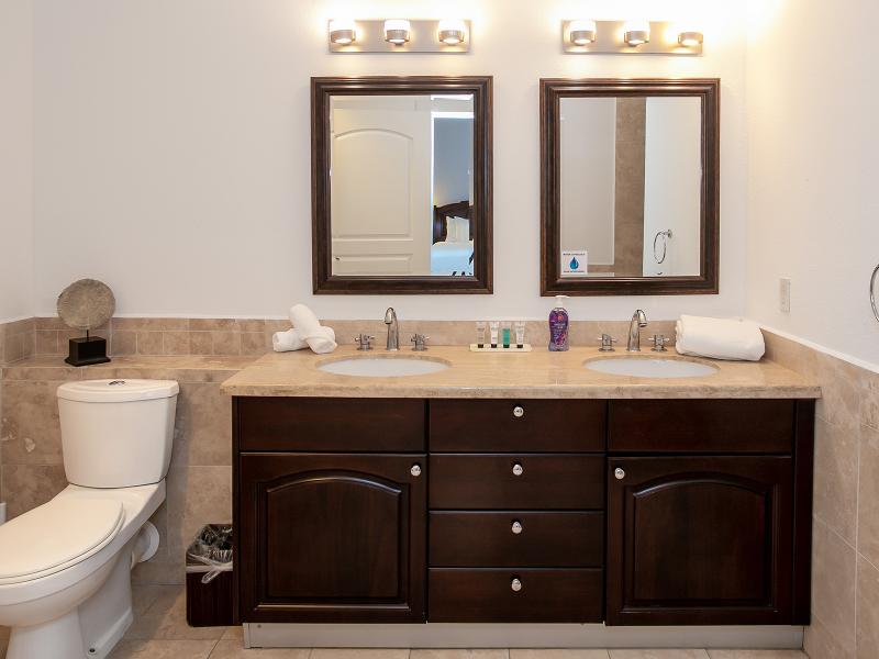 Sea Breeze , Cupecoy  