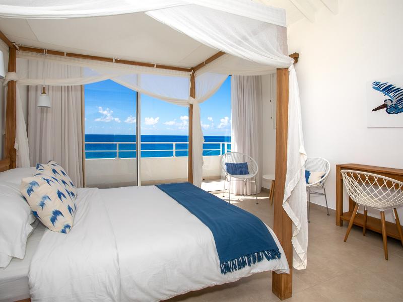 Aqua , Pelican Key St Maarten  