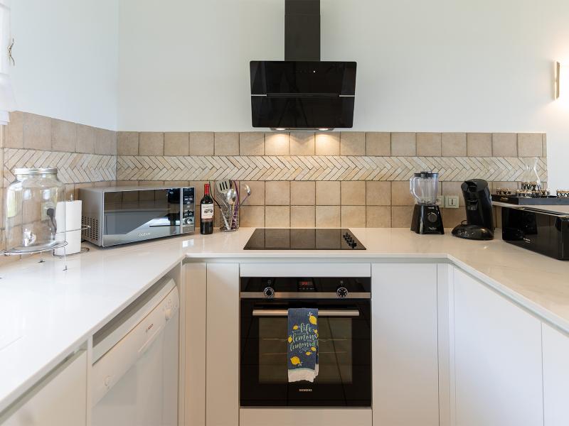 Blue Sailing , Happy Bay  