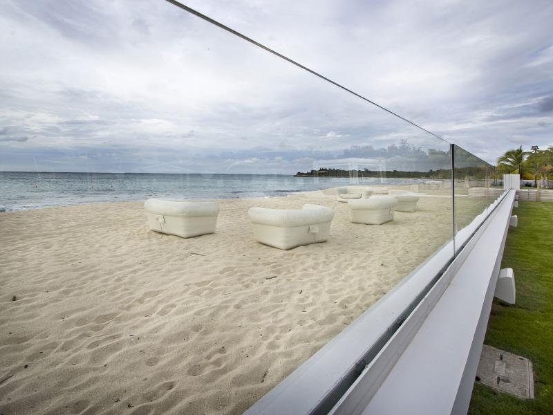 C'est La Vie, Terres Basses , Terres Basses  