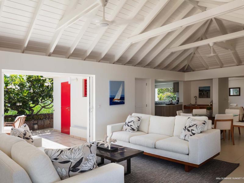 Sunrise-Sunset Villa , Point Milou  