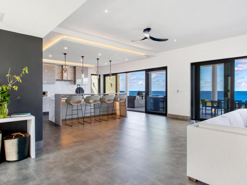 Le Rêve Bleu , Little Bay  