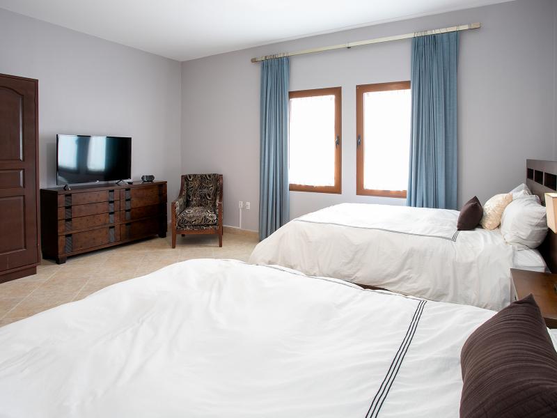 Sea Breeze , Cupecoy  