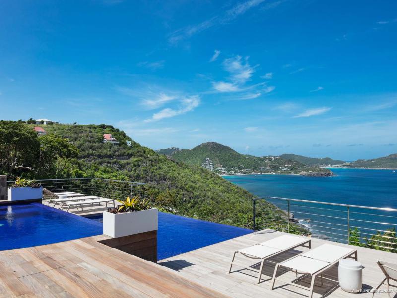 Sunrise-Sunset Villa , Point Milou  