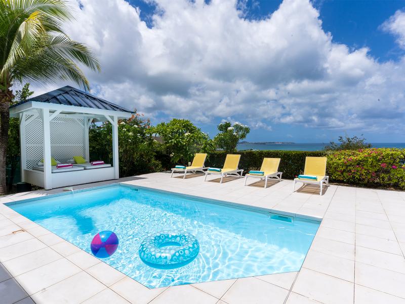 Blue Sailing , Happy Bay  