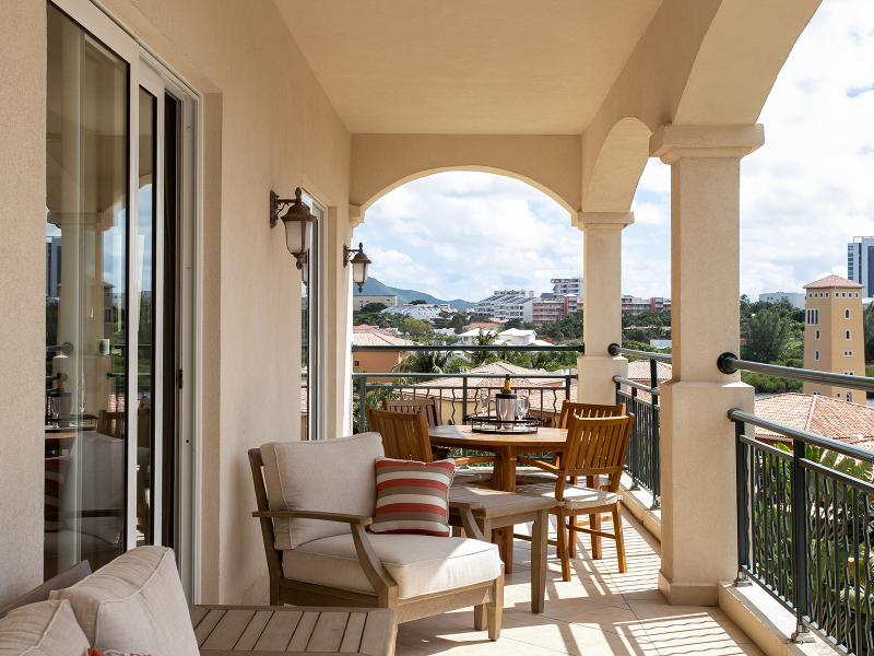 Sea Breeze , Cupecoy  