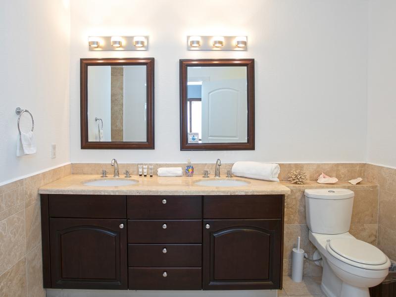 Sea Breeze , Cupecoy  