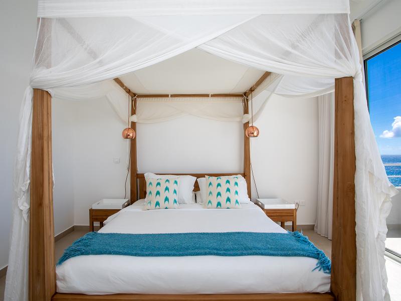 Aqua , Pelican Key St Maarten  