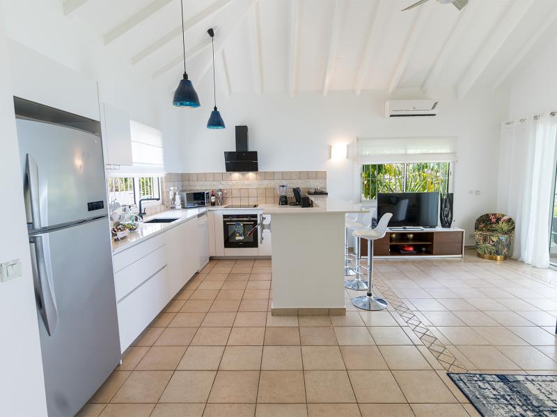 Blue Sailing , Happy Bay  