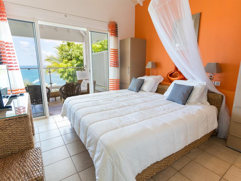 Blue Sailing , Happy Bay  