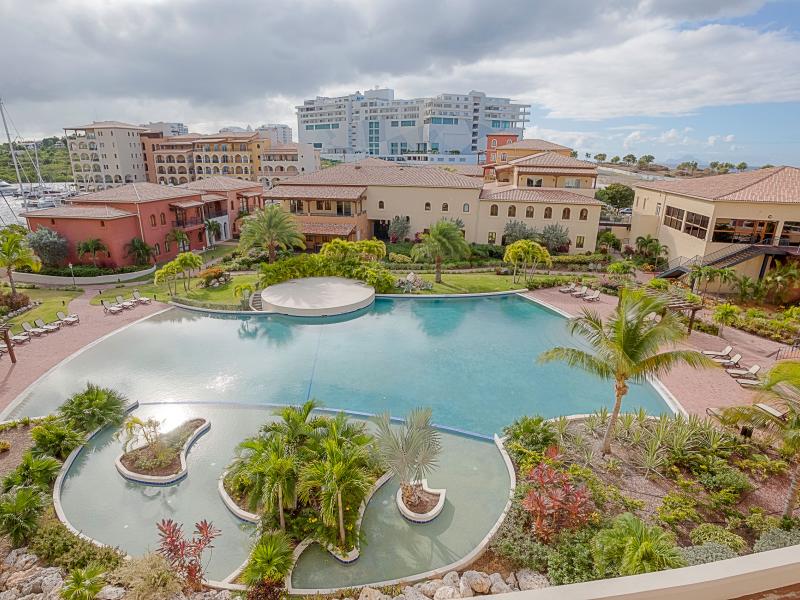 Sea Breeze , Cupecoy  