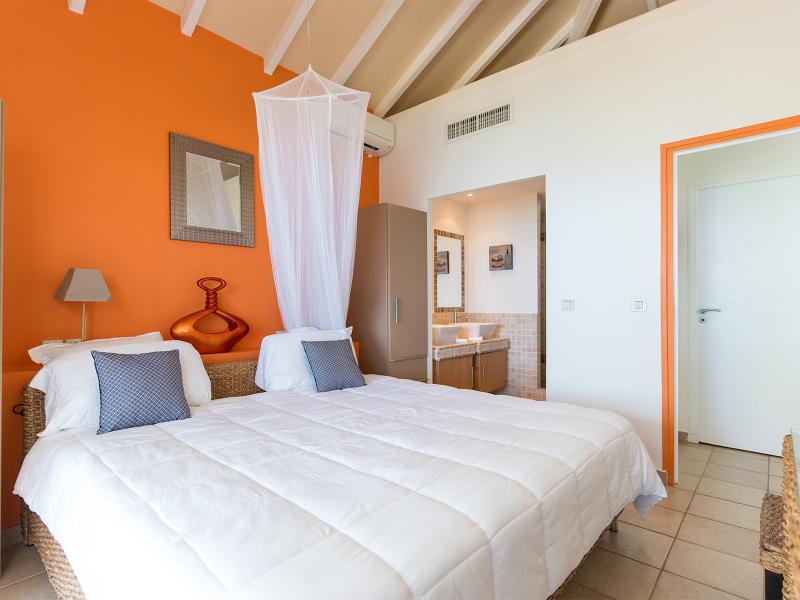 Blue Sailing , Happy Bay  