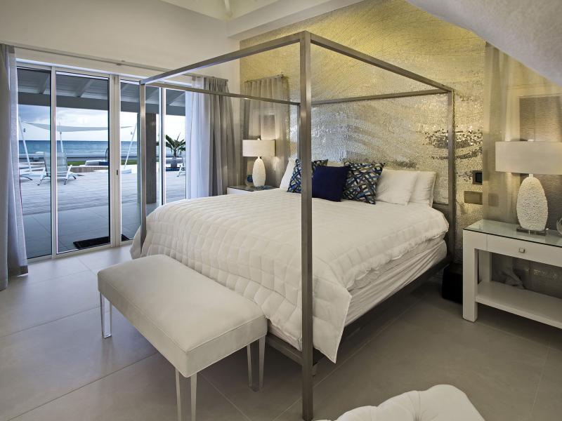 C'est La Vie, Terres Basses , Terres Basses  