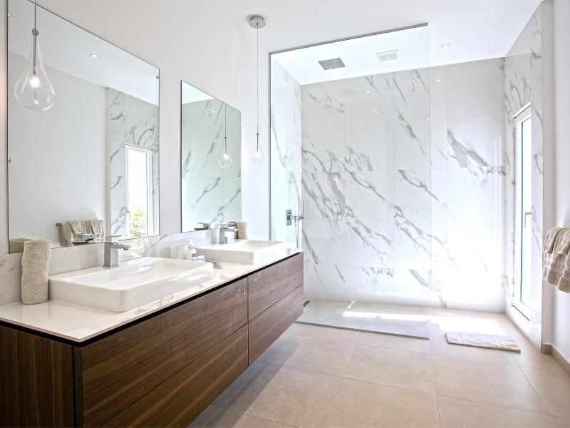 Aqua , Pelican Key St Maarten  