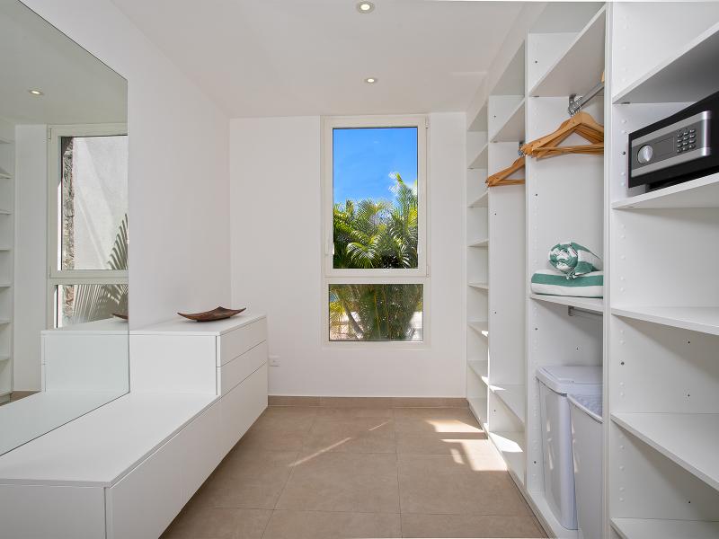 Aqua , Pelican Key St Maarten  