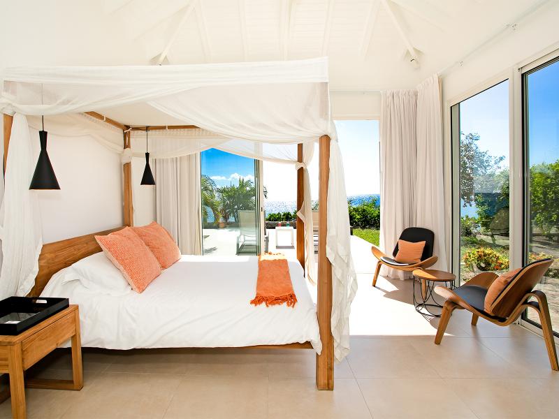 Aqua , Pelican Key St Maarten  