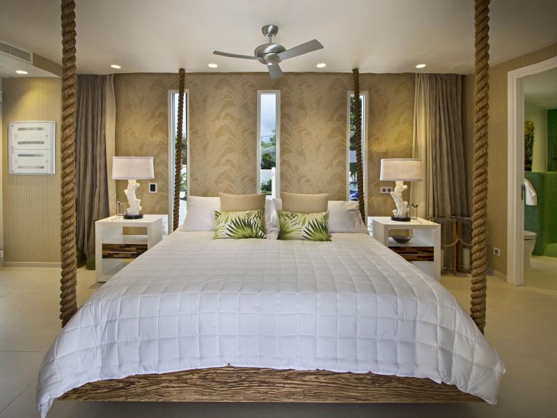 C'est La Vie, Terres Basses , Terres Basses  