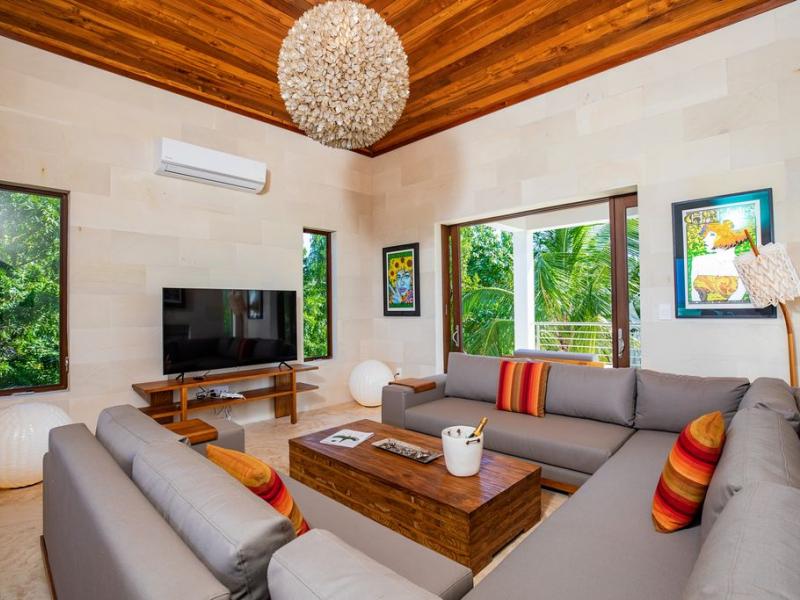 Beach Cake , Grace Bay , Turtle Cove  