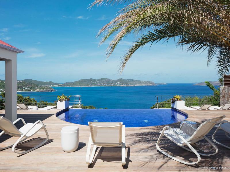 Sunrise-Sunset Villa , Point Milou  