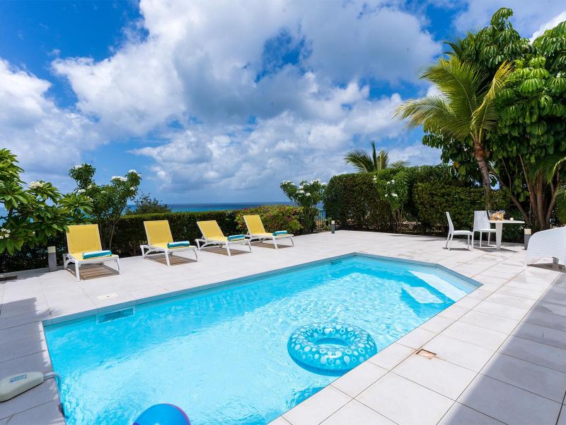 Blue Sailing , Happy Bay  