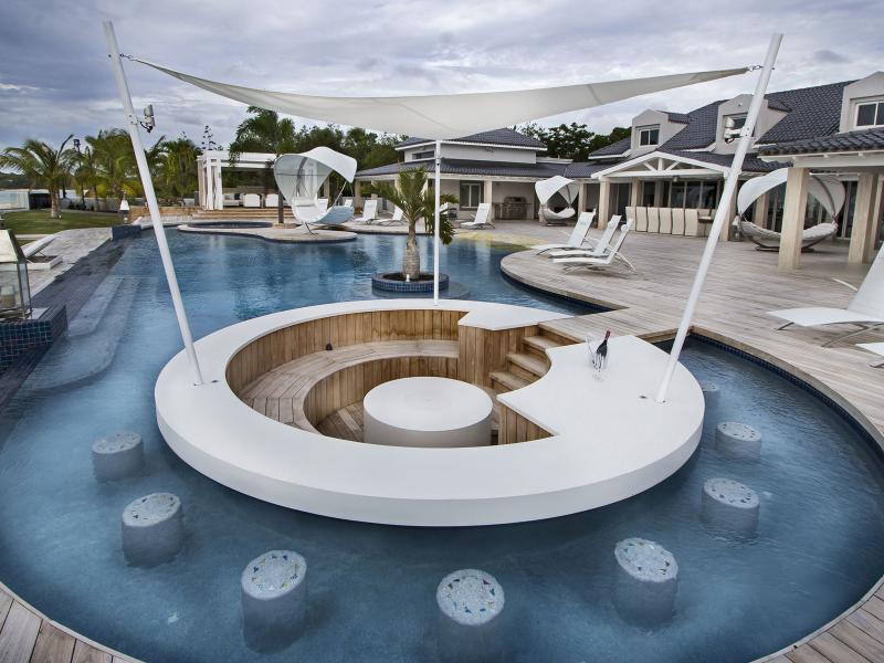 C'est La Vie, Terres Basses , Terres Basses  