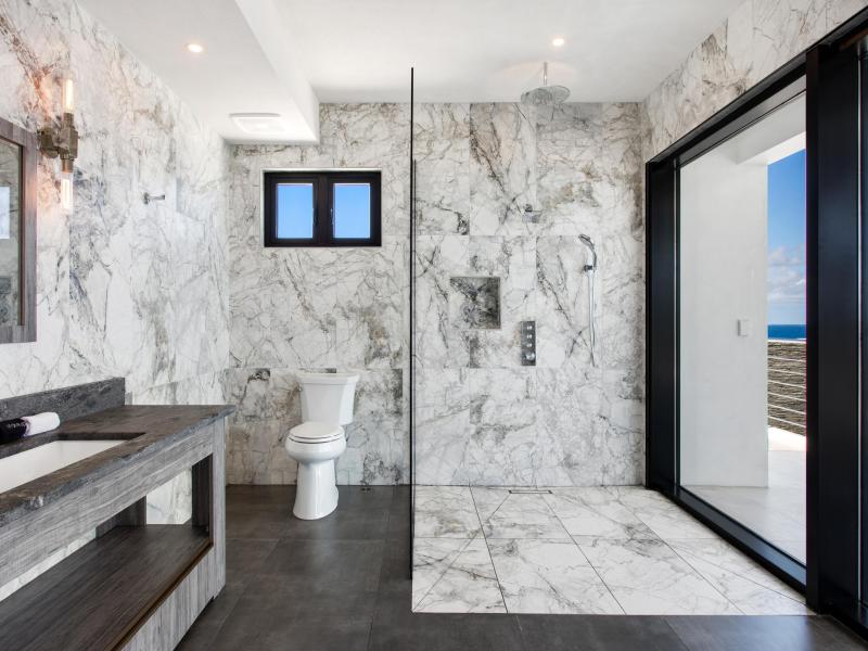 Le Rêve Bleu , Little Bay  