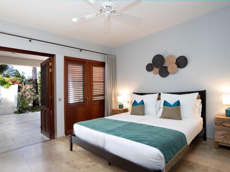 Les Palmiers Bleus , Terres Basses  