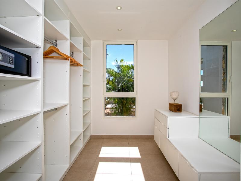 Aqua , Pelican Key St Maarten  