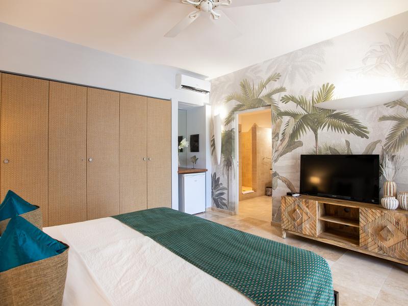 Les Palmiers Bleus , Terres Basses  